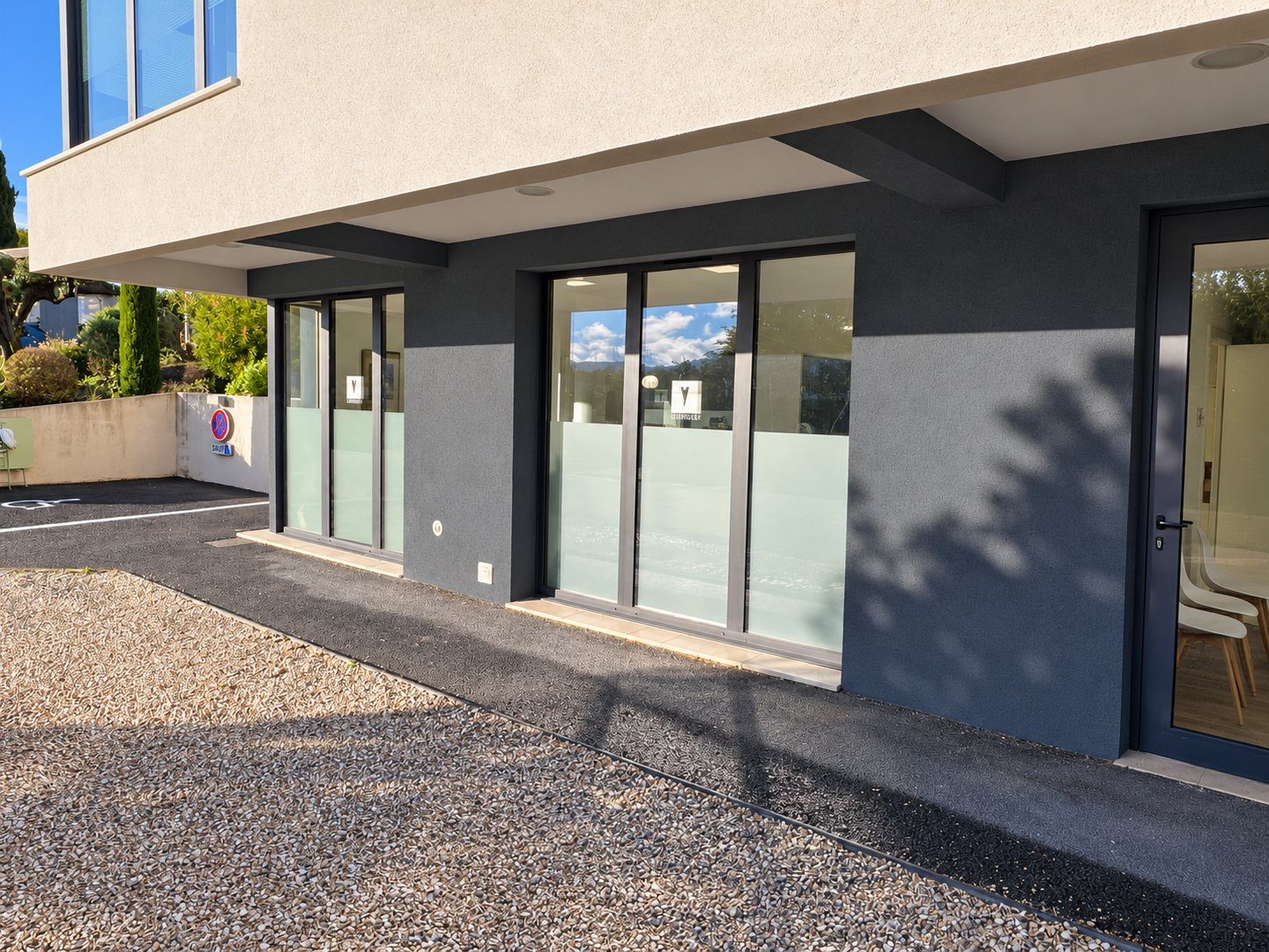 Entrée du laboratoire Vermeulen Prothèse à Mougins